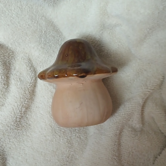 Mushroom statue - Picture 2 of 2